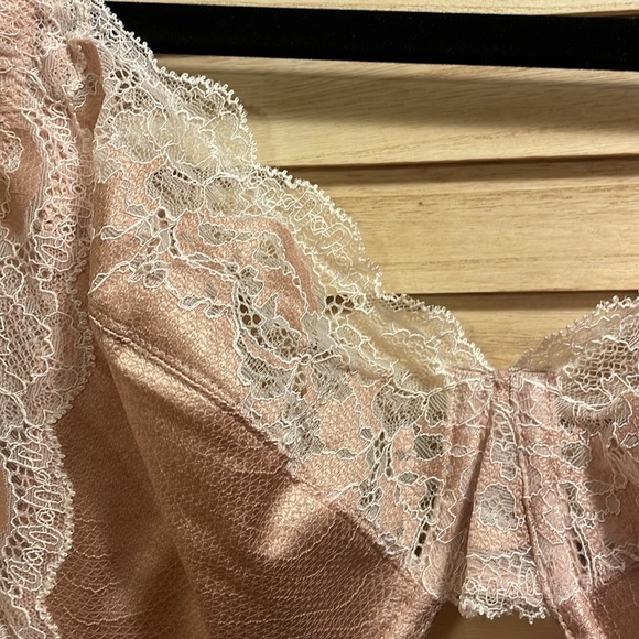 Wacoal Lace Trim Bra - Picture 3 of 5